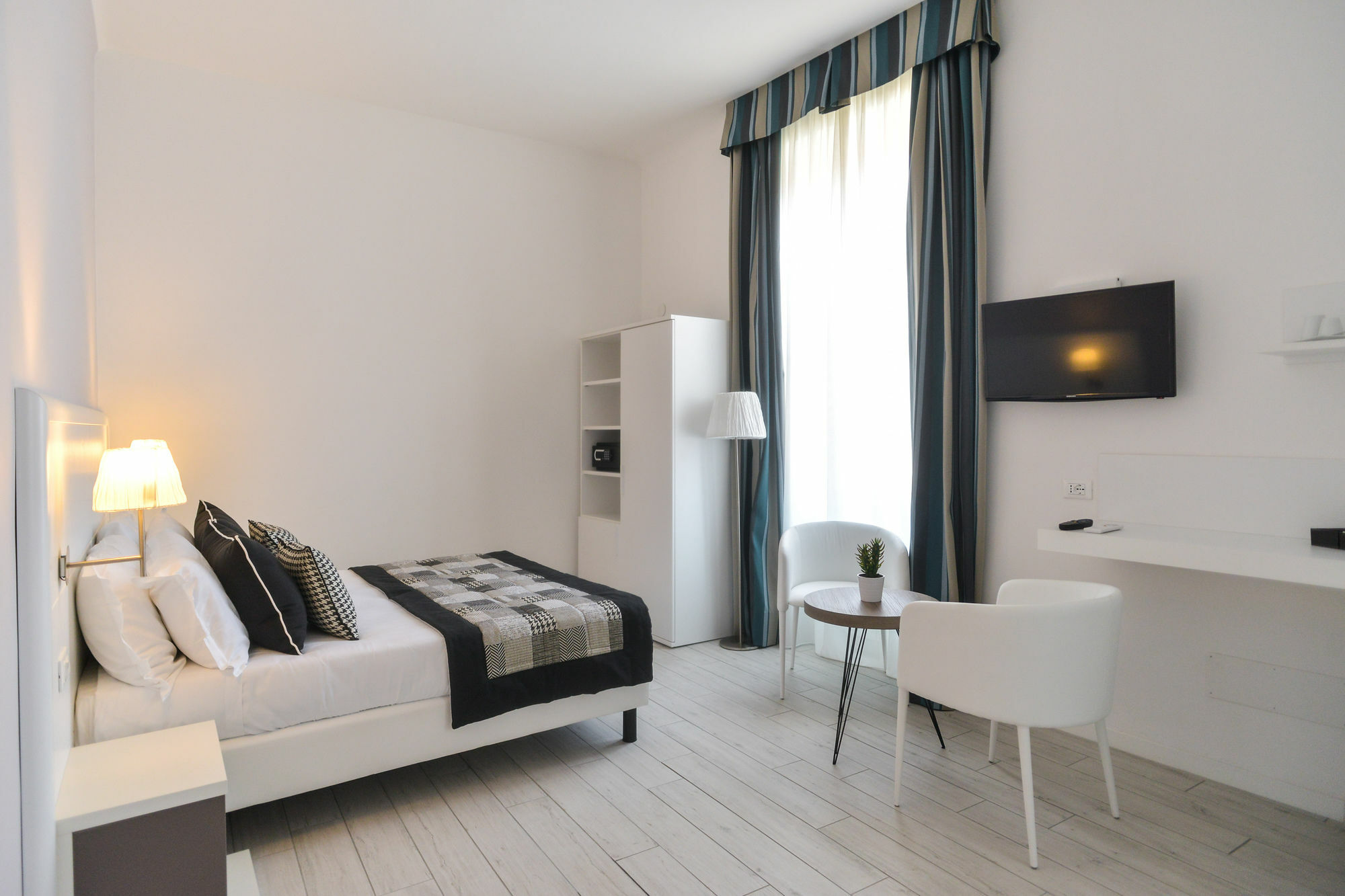 Lata Luxury Pensión Roma